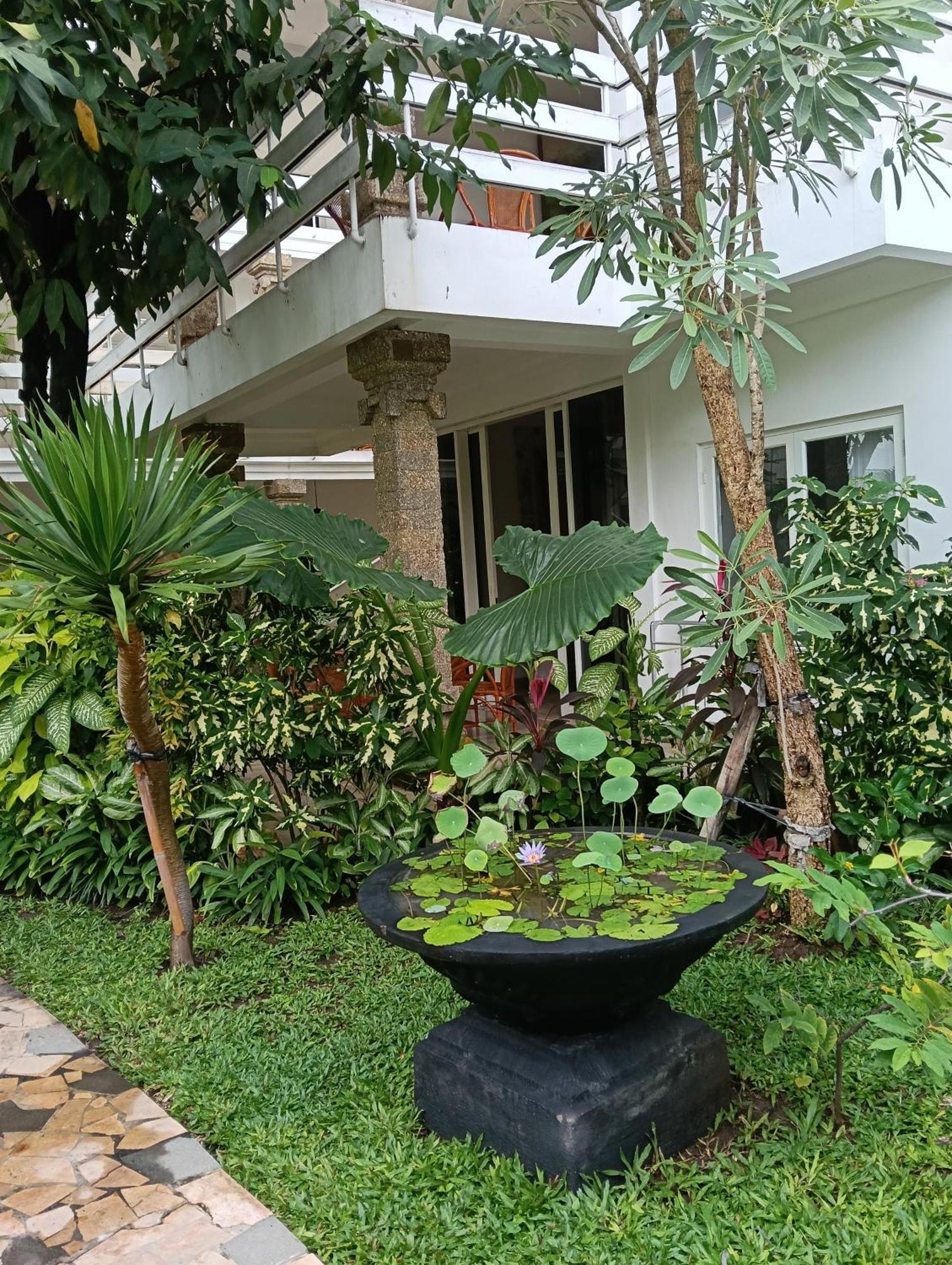 Sari Bunga Hotel Legian Kuta Bali Exterior photo